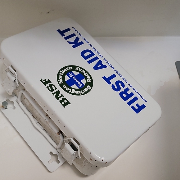 Vintage BNSF RR 1st aid kit. - Picture 10 of 10